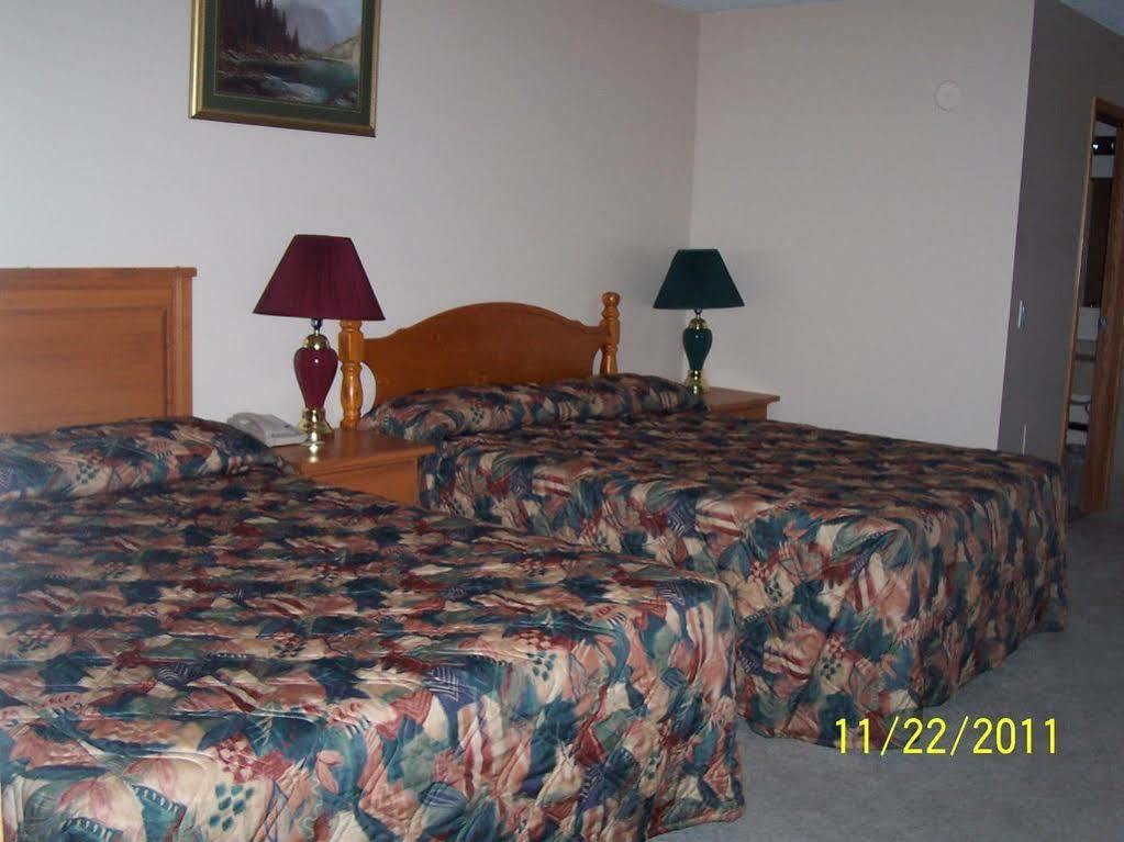 Model A Inn Кранбрук Екстер'єр фото